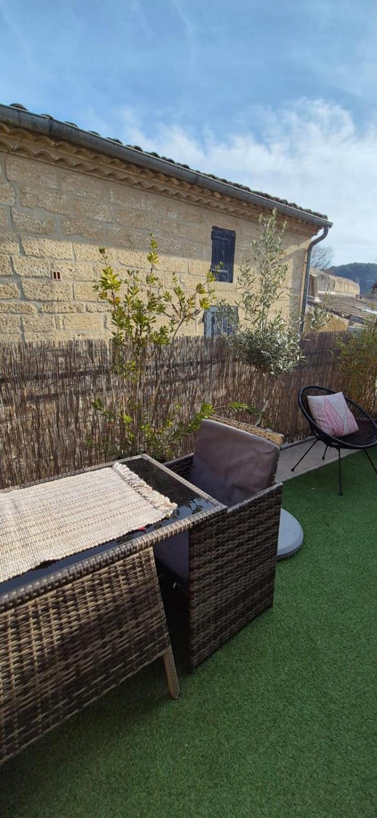 Proche D'Uzes La Terrasse Du Soleil Levant Collias 外观 照片